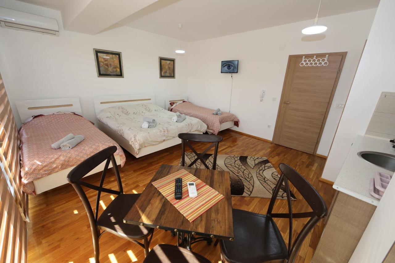 Apartments Una Ohrid Esterno foto